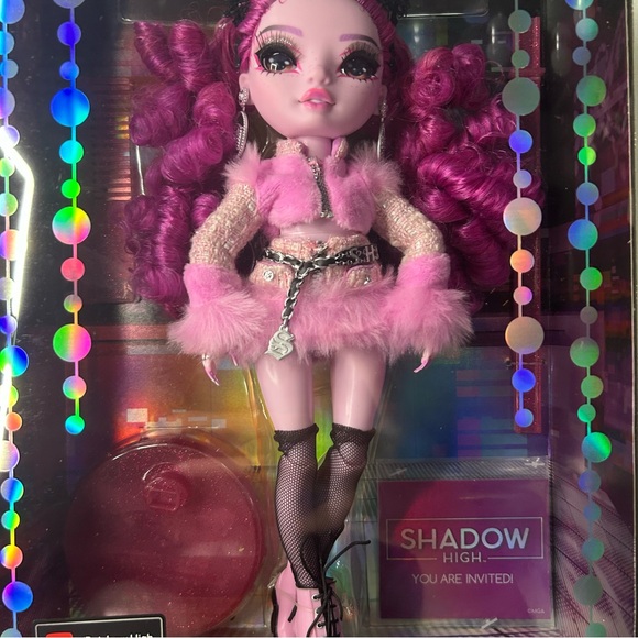 Shadow High Costume Ball Doll - Picture 8 of 9